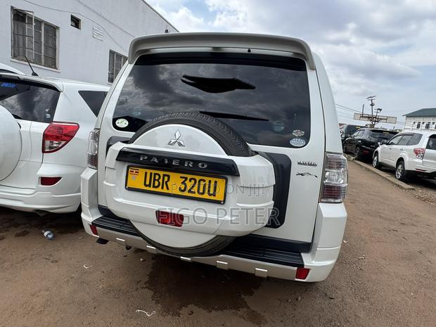 Mitsubishi Pajero 2010 White