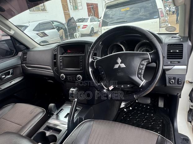 Mitsubishi Pajero 2010 White