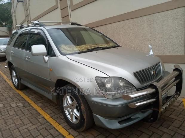 Toyota Harrier 3.0 V6 4WD 1999 Beige