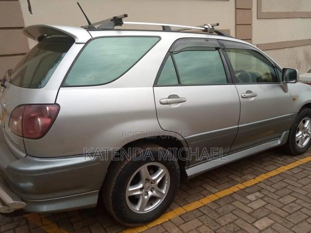 Toyota Harrier 3.0 V6 4WD 1999 Beige