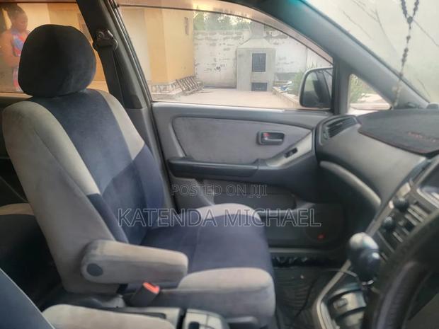 Toyota Harrier 3.0 V6 4WD 1999 Beige