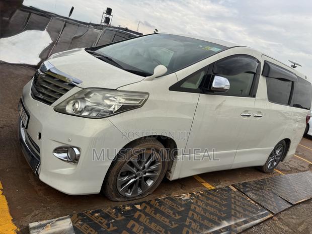 Toyota Alphard 2.4 Petrol FWD 2012