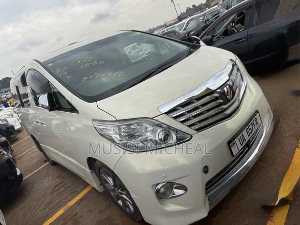 Toyota Alphard 2.4 Petrol FWD 2012