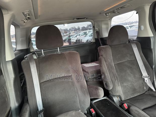 Toyota Alphard 2.4 Petrol FWD 2012