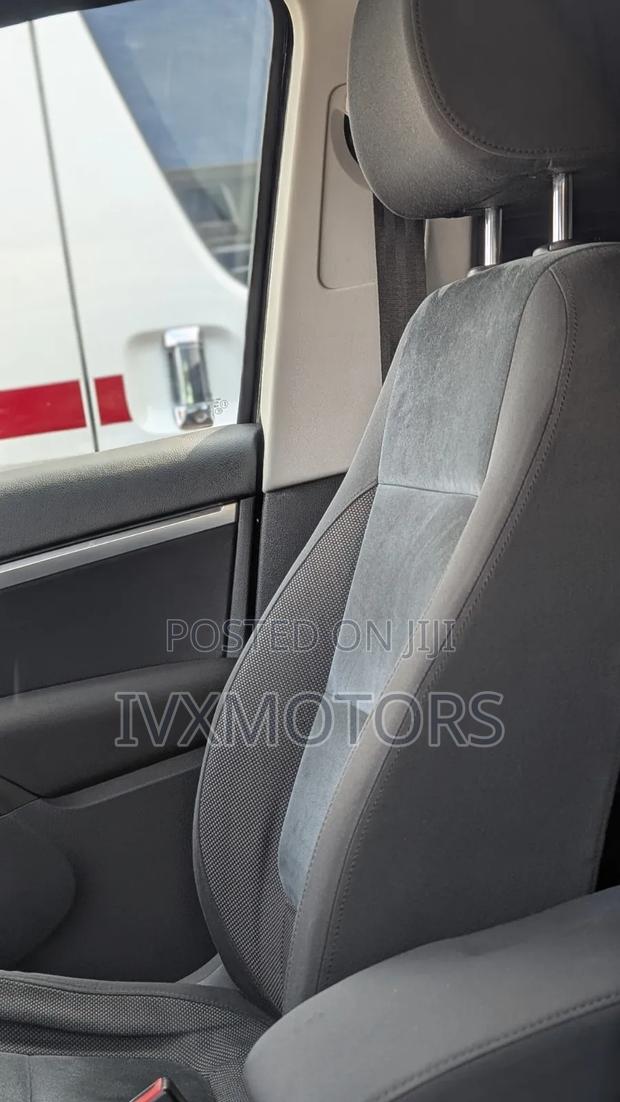 Volkswagen Tiguan SE 4Motion 2011 Black