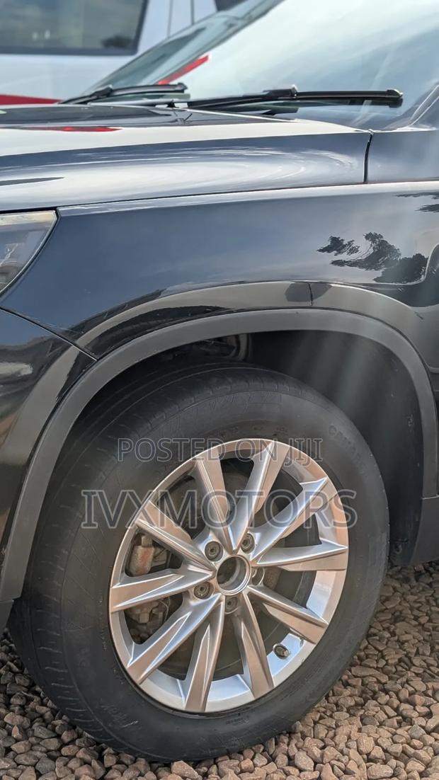 Volkswagen Tiguan SE 4Motion 2011 Black