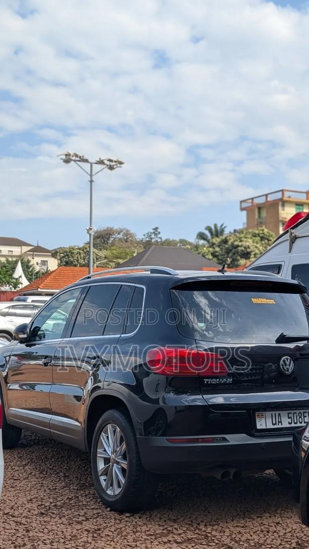 Volkswagen Tiguan SE 4Motion 2011 Black