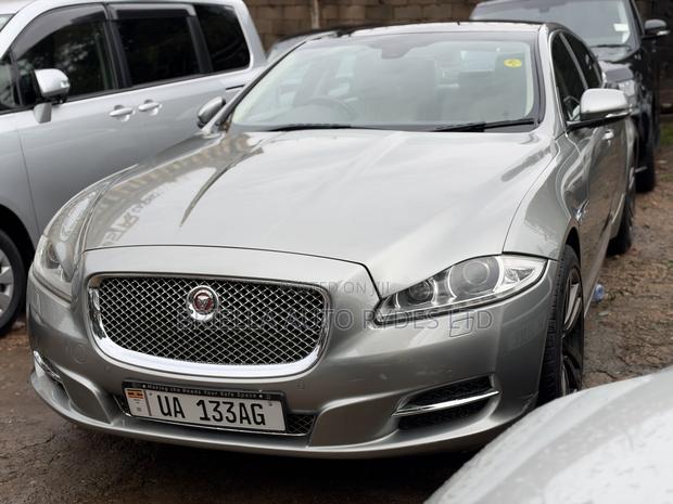 Jaguar XJ 2013 Silver