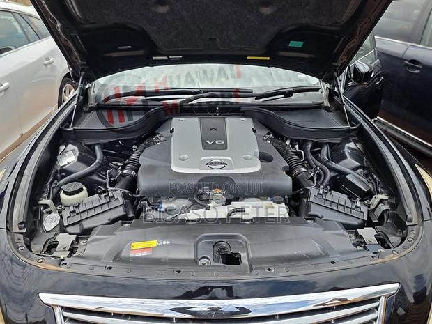 Nissan Skyline 2013 Black