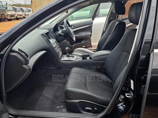 Nissan Skyline 2013 Black