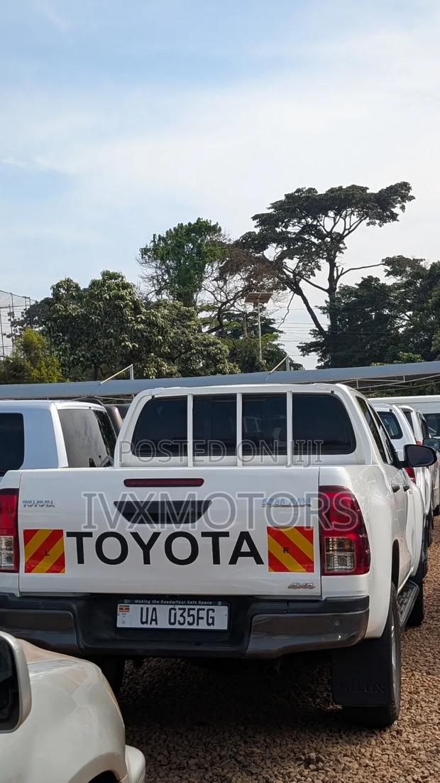 Toyota Hilux Revo Double Cab Deisel 2.8 RWD 2022 White