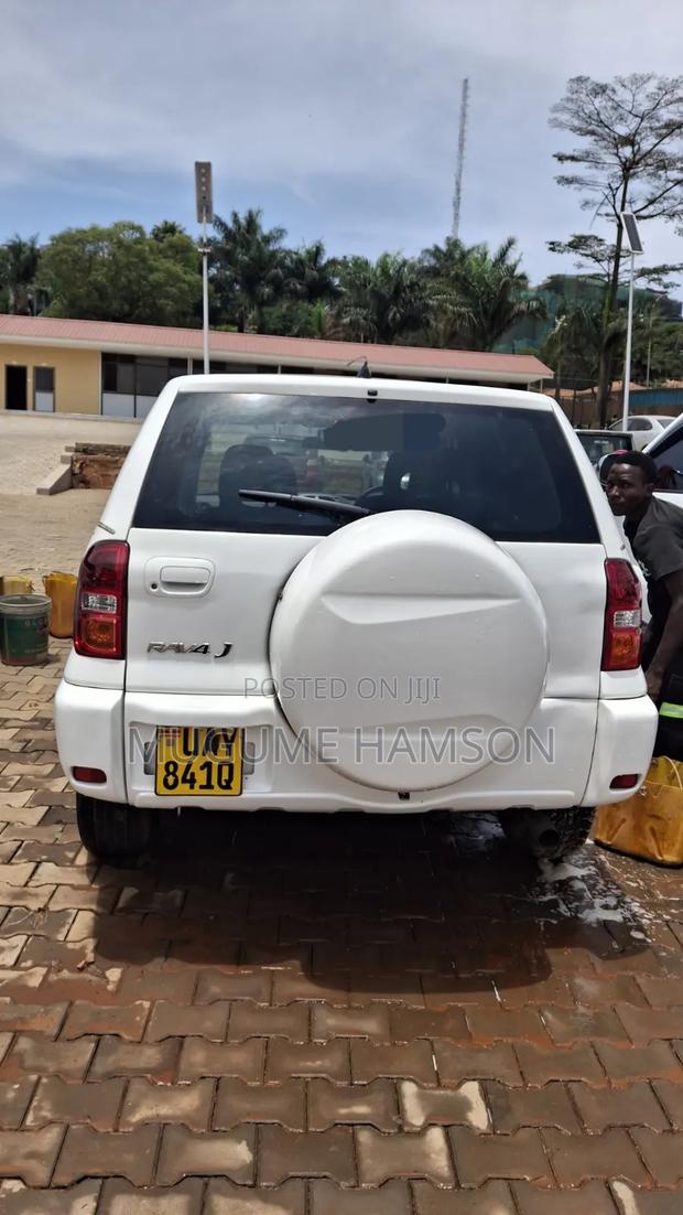 Toyota RAV4 Automatic 2003 White