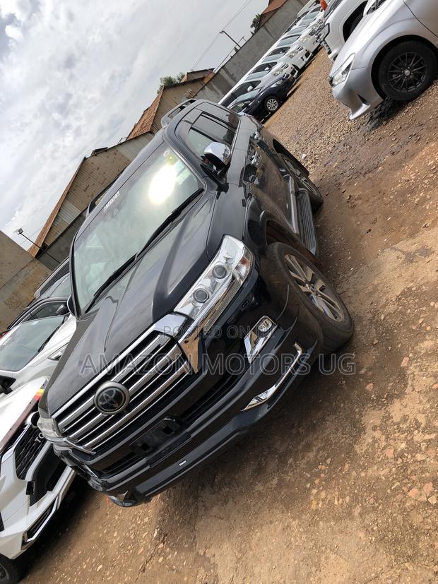 Toyota Land Cruiser 4.6 V8 ZX 2018 Black
