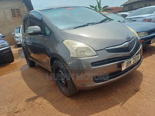 Toyota Ractis 1.5 FWD 2006 Gray