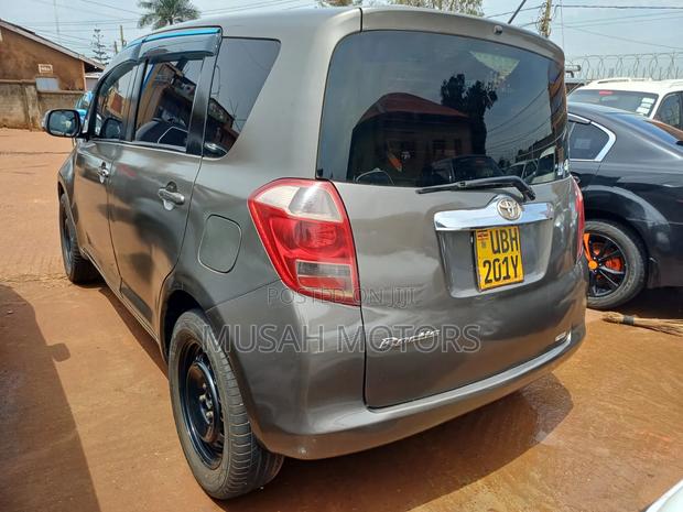 Toyota Ractis 1.5 FWD 2006 Gray