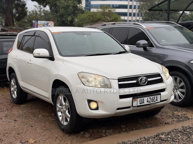 Toyota RAV4 2011 White