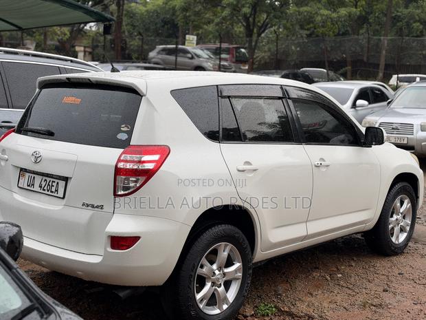 Toyota RAV4 2011 White