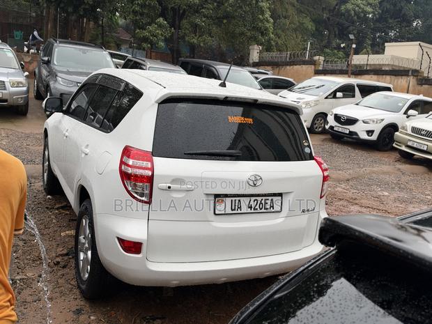 Toyota RAV4 2011 White