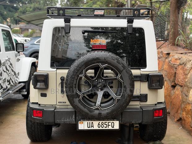Jeep Wrangler 2017 Gold