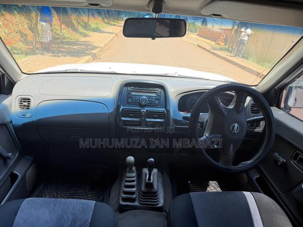 Nissan Hardbody 2011 White