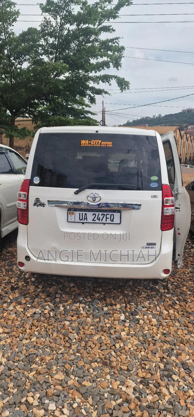 Toyota Noah 2010 White