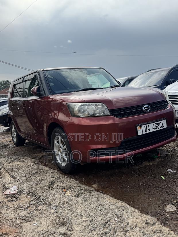Toyota Corolla Rumion 2010 Red