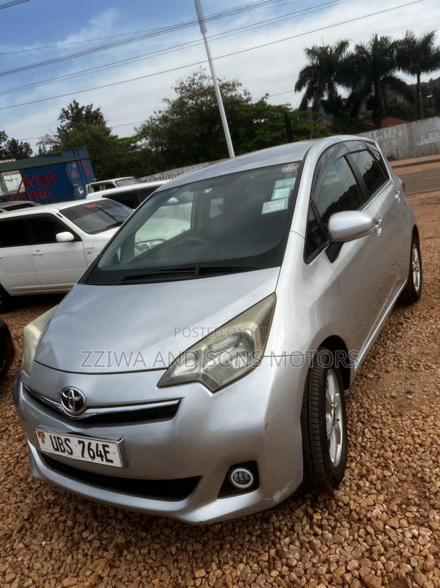 Toyota Ractis 1.5 FWD 2012 Silver