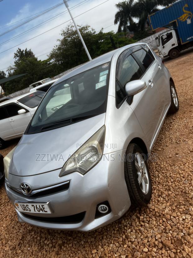 Toyota Ractis 1.5 FWD 2012 Silver