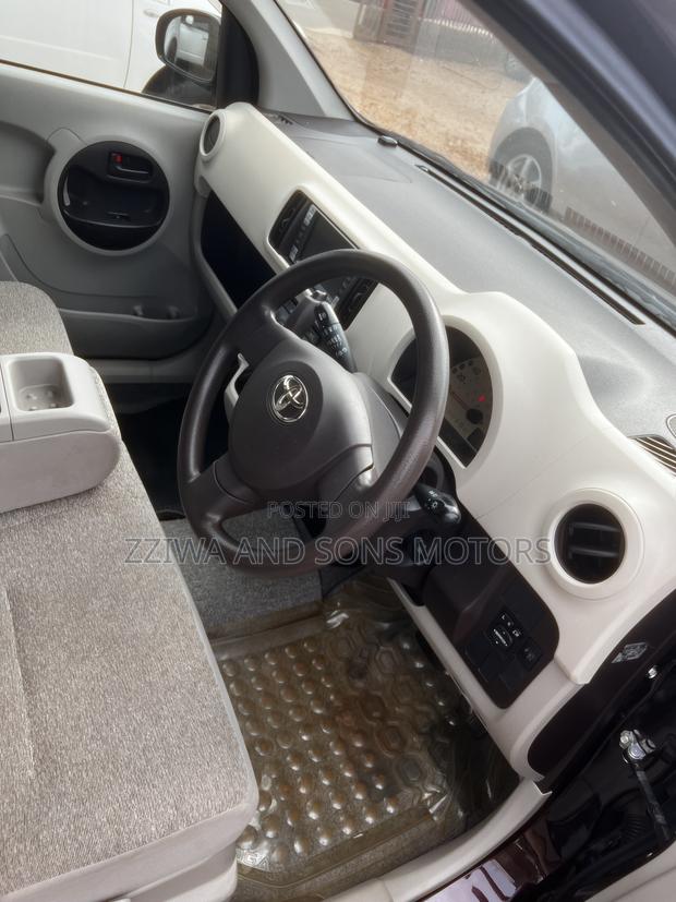 Toyota Passo 1.3 FWD 2011 Maroon