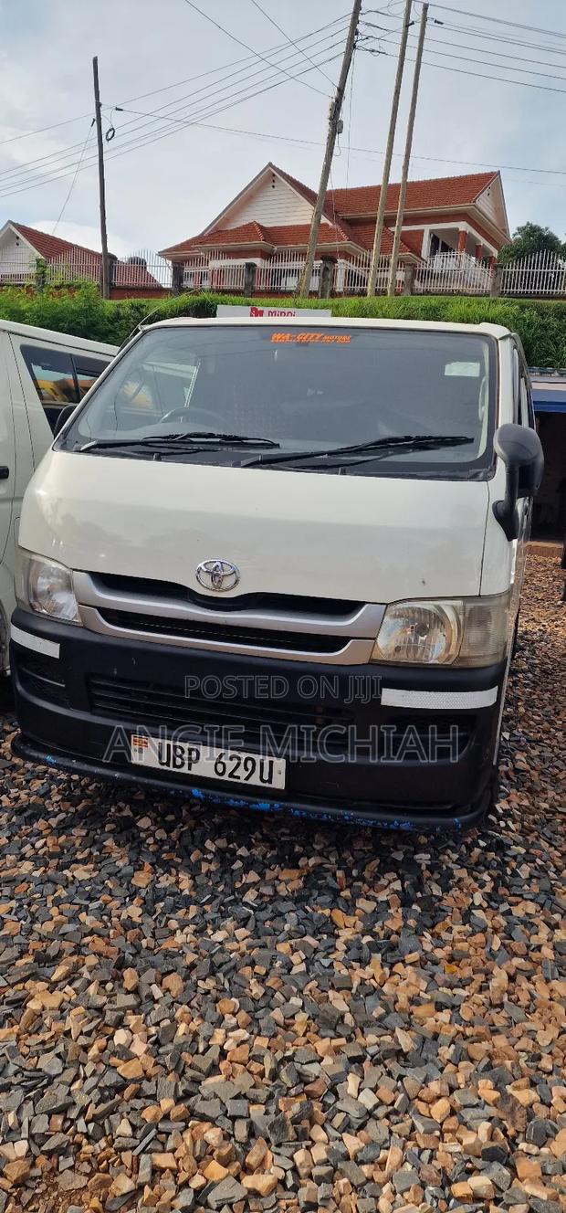 Toyota Grand HiAce G 3.0 Diesel Turbo RWD 8-Seater 2002 White