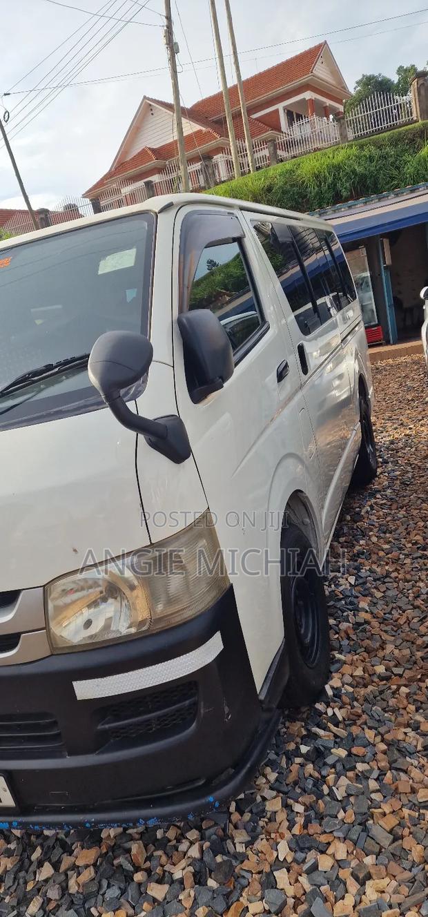 Toyota Grand HiAce G 3.0 Diesel Turbo RWD 8-Seater 2002 White