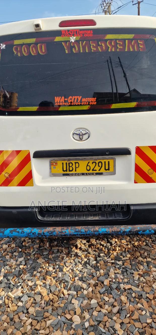 Toyota Grand HiAce G 3.0 Diesel Turbo RWD 8-Seater 2002 White