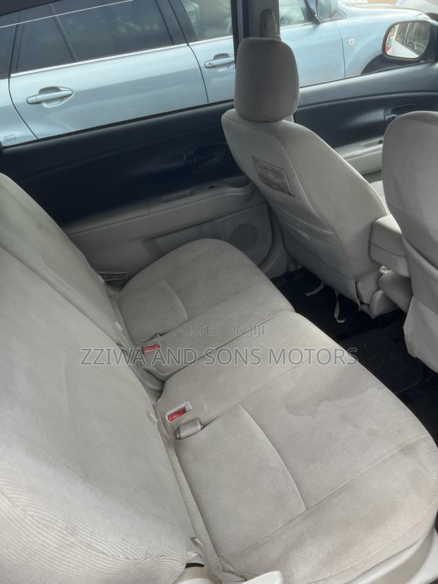 Toyota Passo Sette 1.5 AWD 2010 White