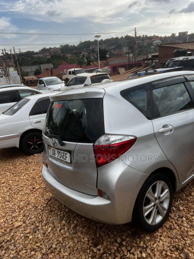 Toyota Ractis 1.5 AWD 2015 Silver