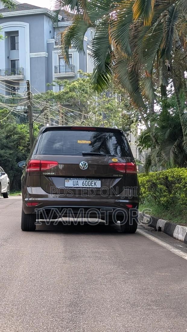 Volkswagen Touran 2016 Brown
