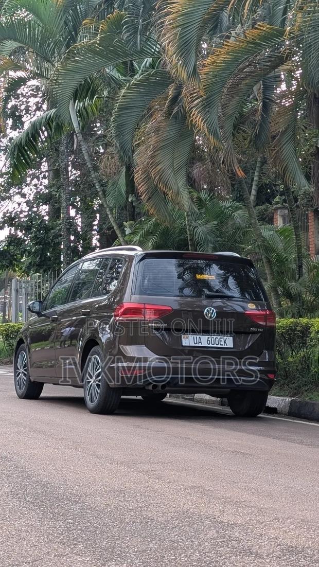 Volkswagen Touran 2016 Brown