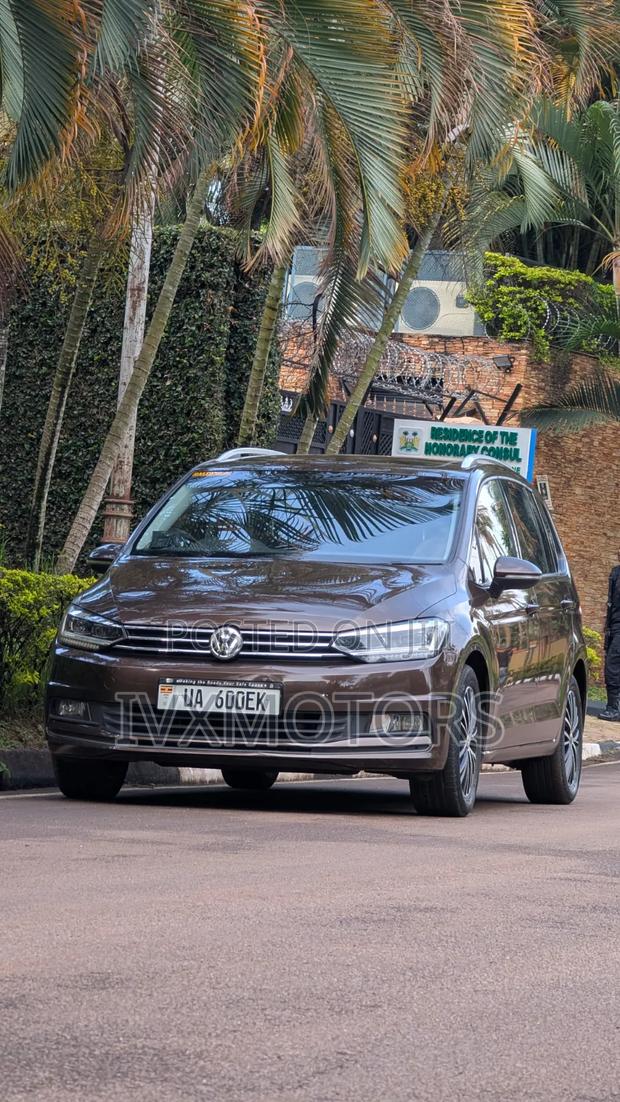 Volkswagen Touran 2016 Brown