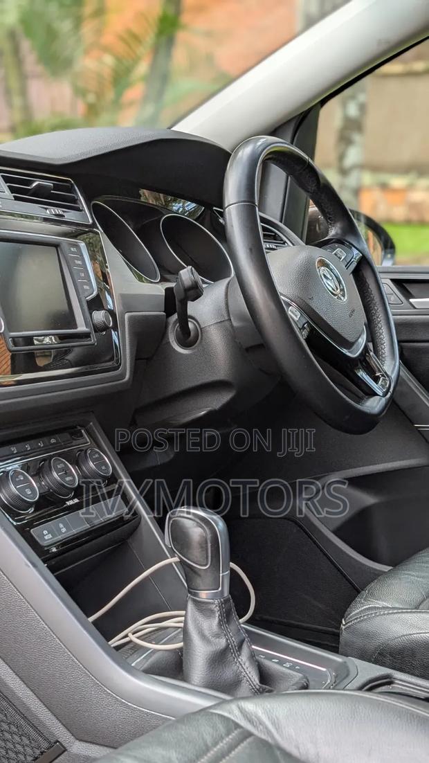 Volkswagen Touran 2016 Brown