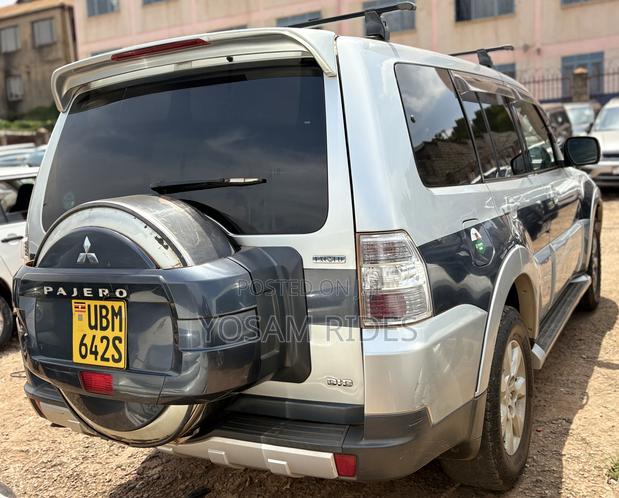 Mitsubishi Pajero 3.2 Di-Dc GLS 2011