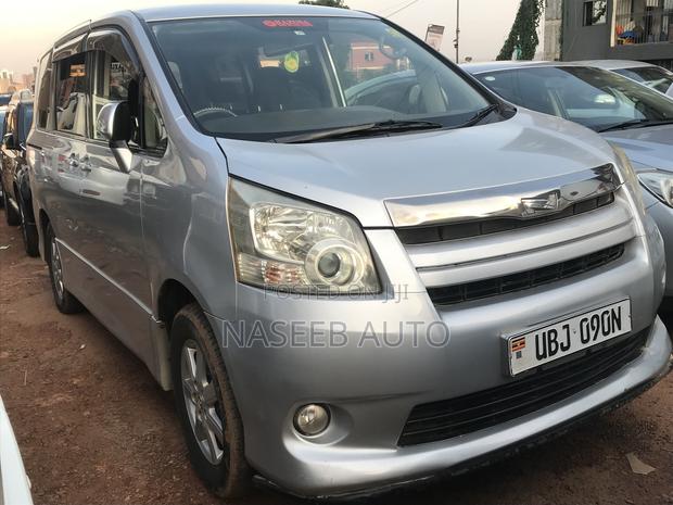 Toyota Noah 2008 Silver