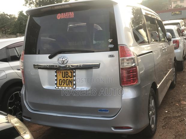 Toyota Noah 2008 Silver