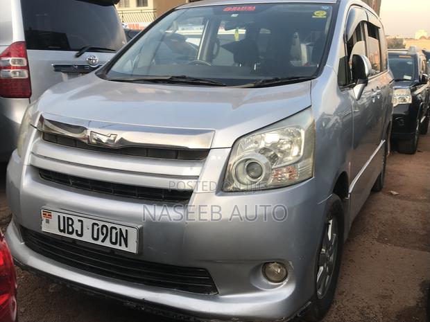 Toyota Noah 2008 Silver