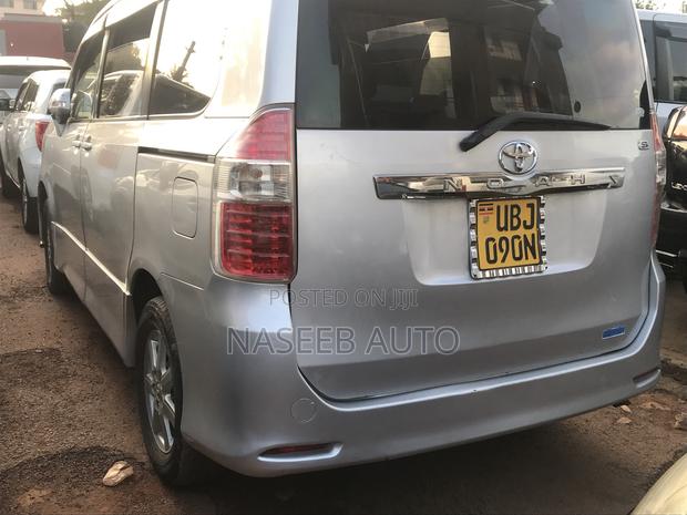 Toyota Noah 2008 Silver