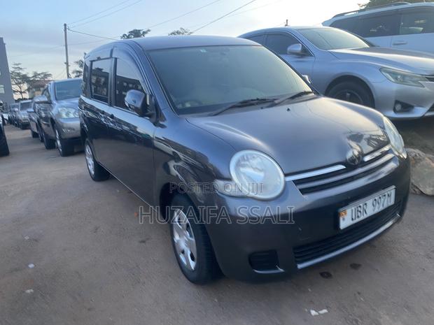 Toyota Sienta 2016 Black