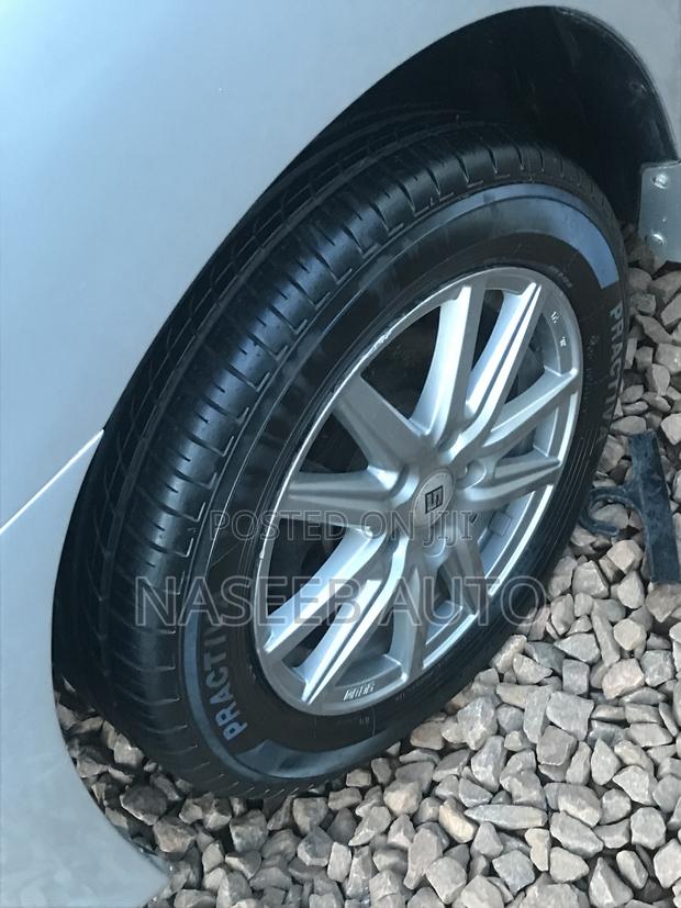 Toyota Noah 2011 Silver