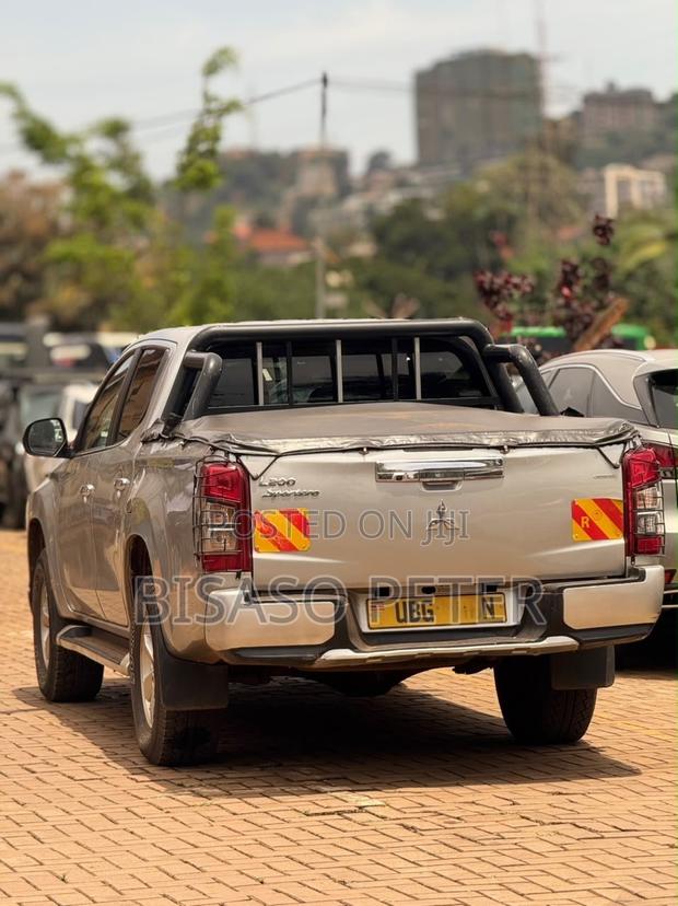 Mitsubishi L200 2022 Silver