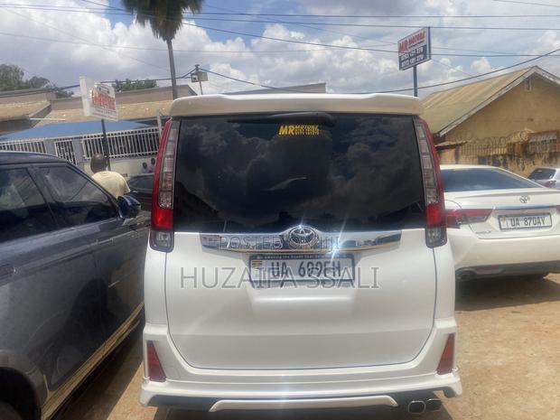 Toyota Noah 2020 White