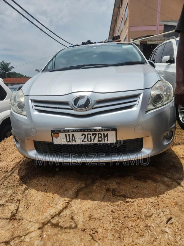 Toyota Auris 2011 Silver