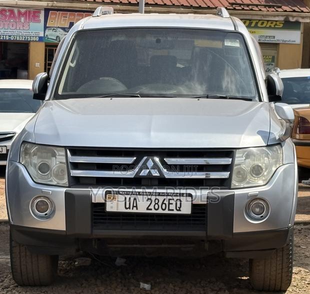Mitsubishi Pajero 3.0 2009 Silver