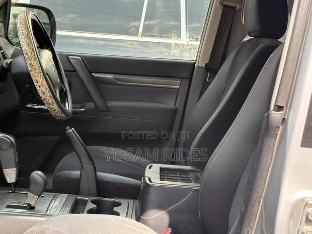 Mitsubishi Pajero 3.0 2009 Silver